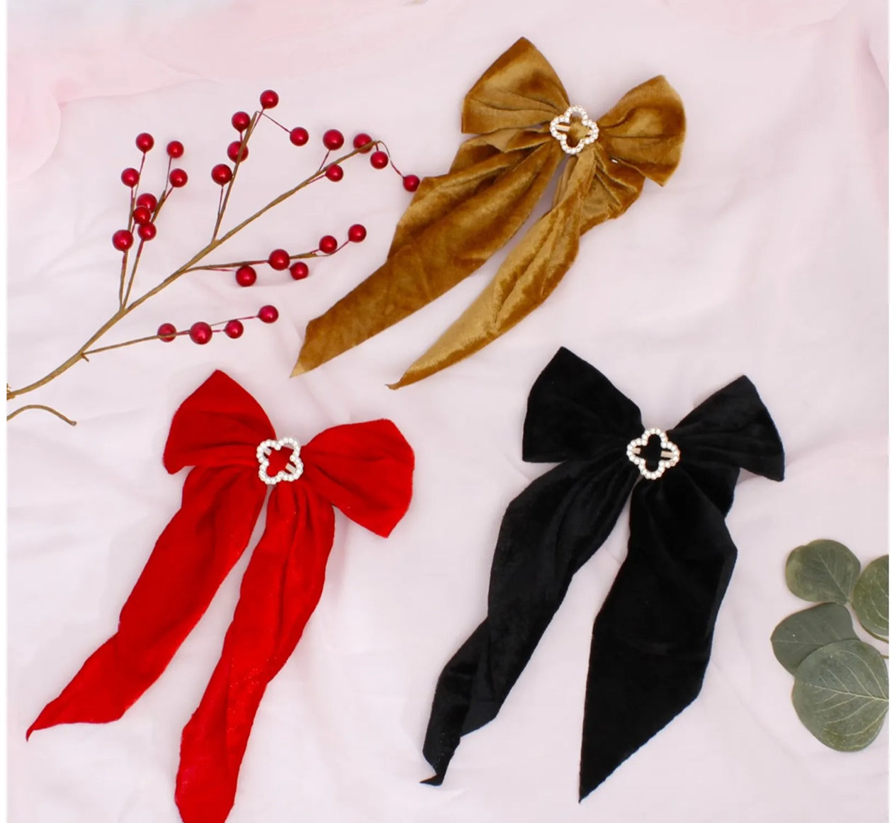 Quatrefoil Velvet Bows